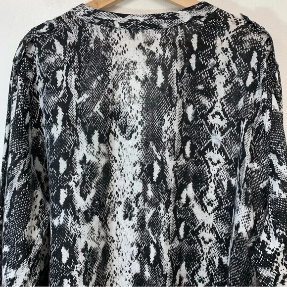 Calvin Klein Linen Blouse Top Woman 2X Snake Print Buttons Black White - Picture 6 of 12